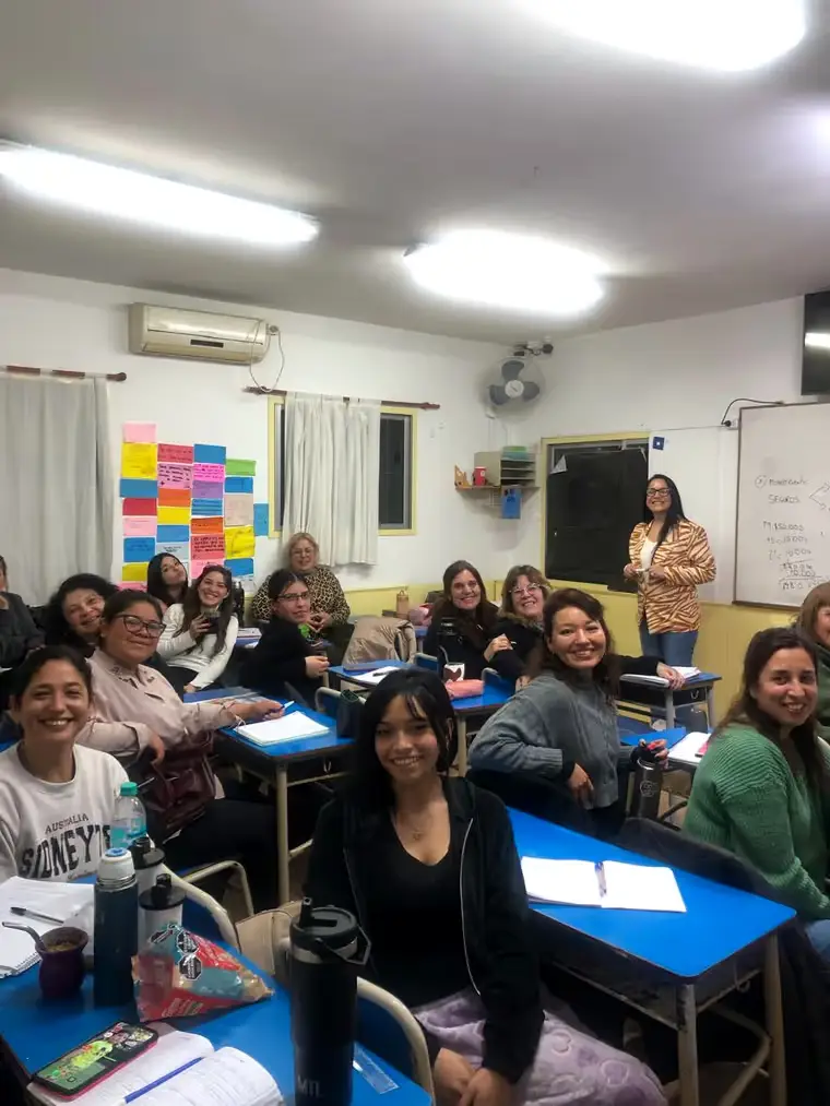 Estudiantes de la Escuela Itinerante en el aula de la sede de San Miguel